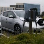 Opladen van Elektrische Auto's op een Parkeerplaats